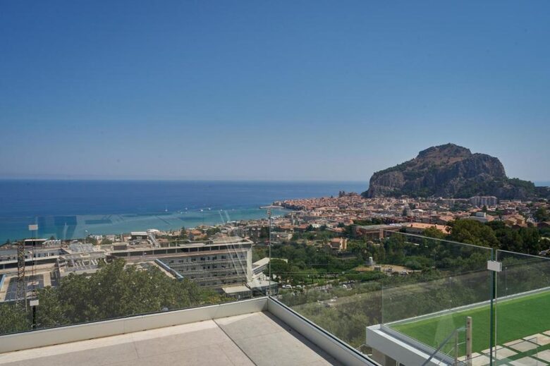 Sophisticated Sicilian Villa with Private Pool - Cefalu', Italy