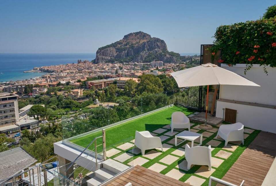 Sophisticated Sicilian Villa with Private Pool - Cefalu', Italy