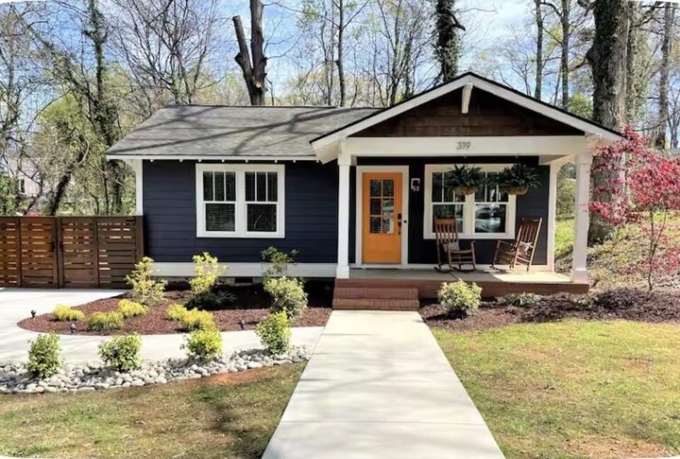 Craftsman Bungalow Near Uptown Charlotte - Charlotte, North Carolina