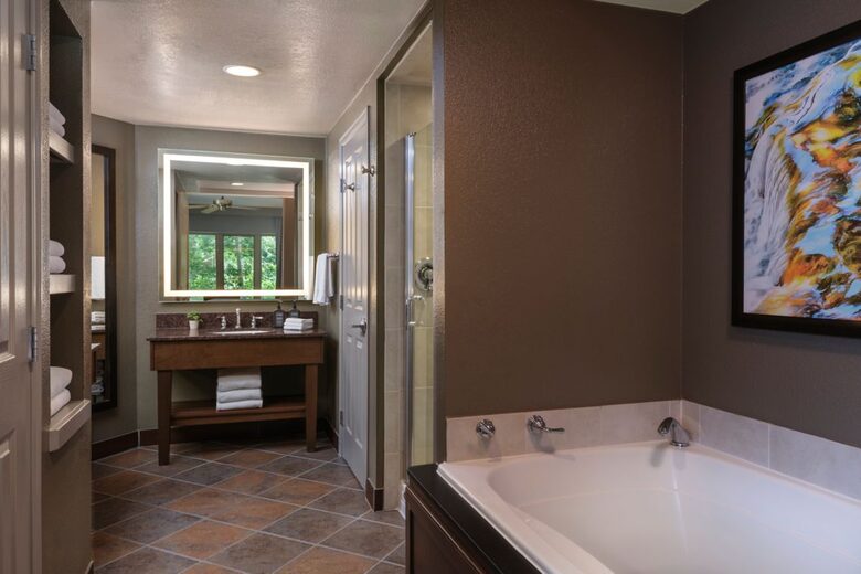 Sheraton Lakeside Terrace Villas at Mountain Vista | 2 Bedroom Villa - Avon, Colorado