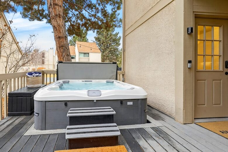 Park City Hot Tub Living Near the Slopes - Park City, Utah