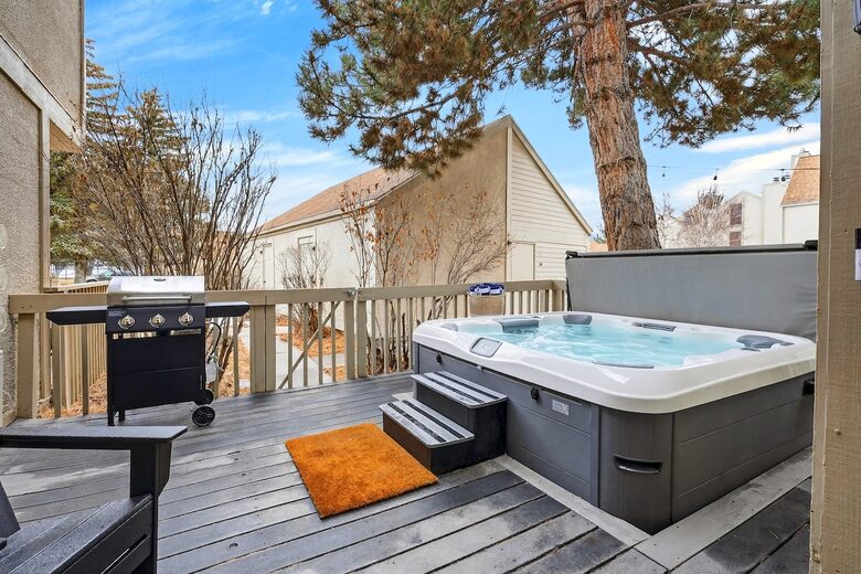 Park City Hot Tub Living Near the Slopes - Park City, Utah