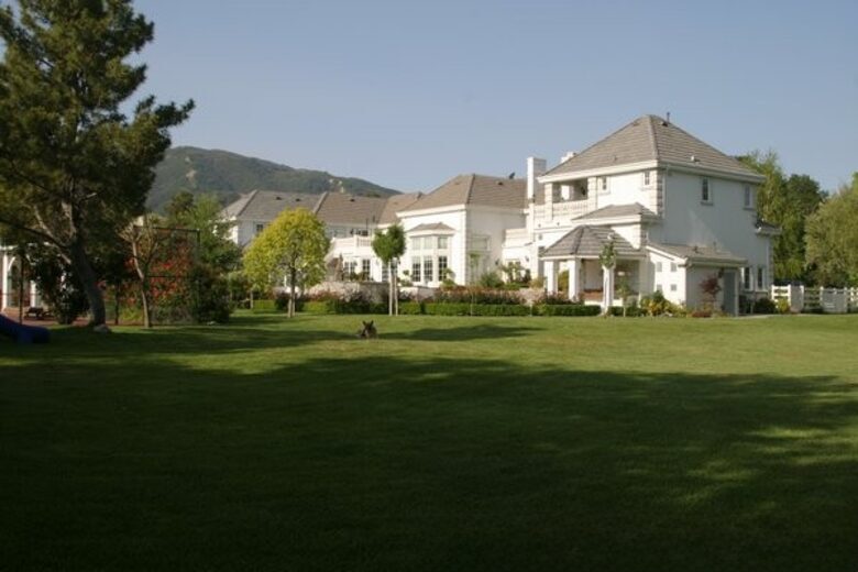 Grand Estate in Canyon Country - Canyon Country, California