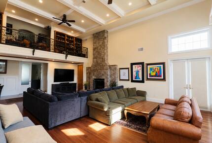 Grand Estate in Canyon Country - Canyon Country, California