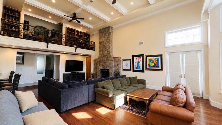 Grand Estate in Canyon Country - Canyon Country, California