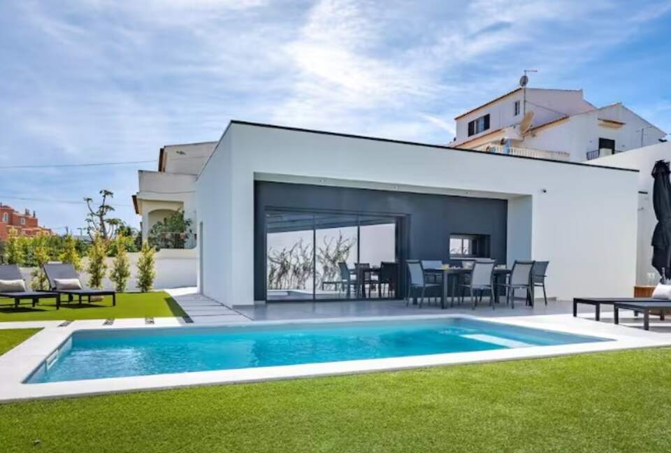 Contemporary Pool Villa in Porches - Porches, Portugal