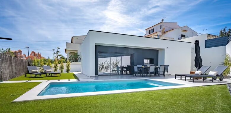 Contemporary Pool Villa in Porches - Porches, Portugal