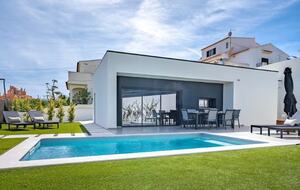 Contemporary Pool Villa in Porches - Porches, Portugal