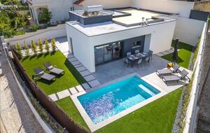 Contemporary Pool Villa in Porches - Porches, Portugal
