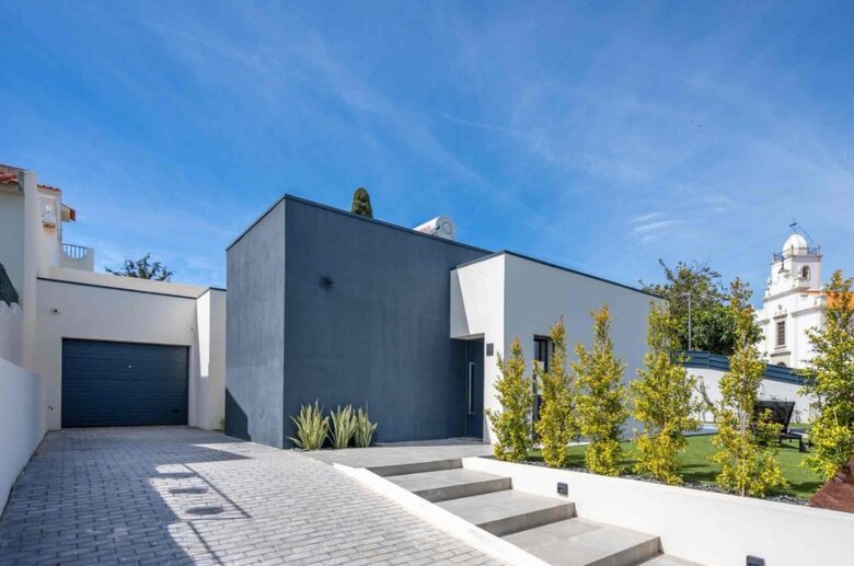 Contemporary Pool Villa in Porches - Porches, Portugal