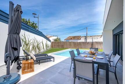 Contemporary Pool Villa in Porches - Porches, Portugal