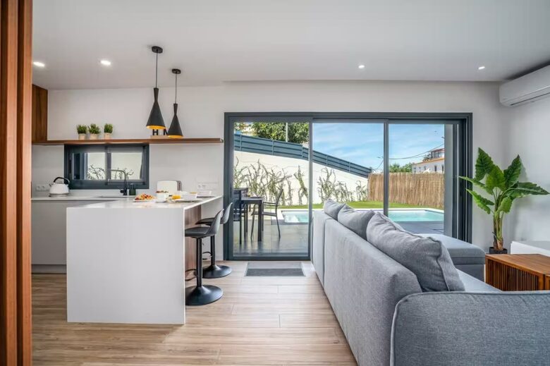 Contemporary Pool Villa in Porches - Porches, Portugal