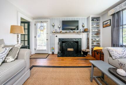 North Chatham Cottage Near Beaches and Town - Chatham, Massachusetts