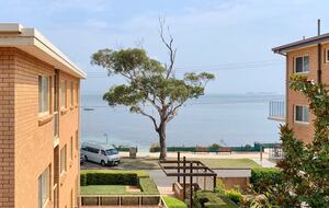 Shoal Bay Water Views Opposite the Beach - Shoal Bay, Australia