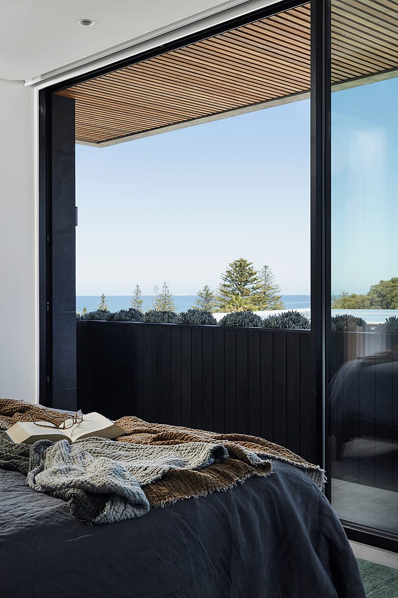 Concrete House in City Beach - Perth, Australia