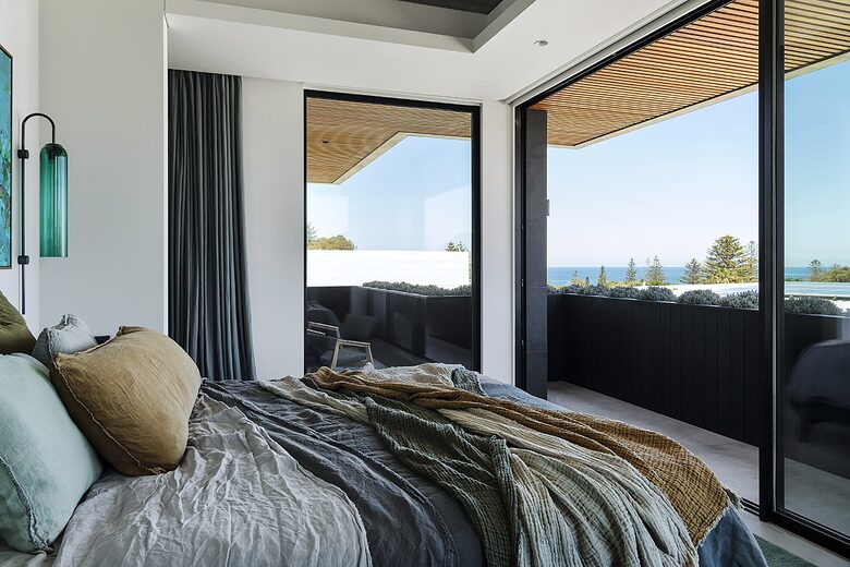 Concrete House in City Beach - Perth, Australia