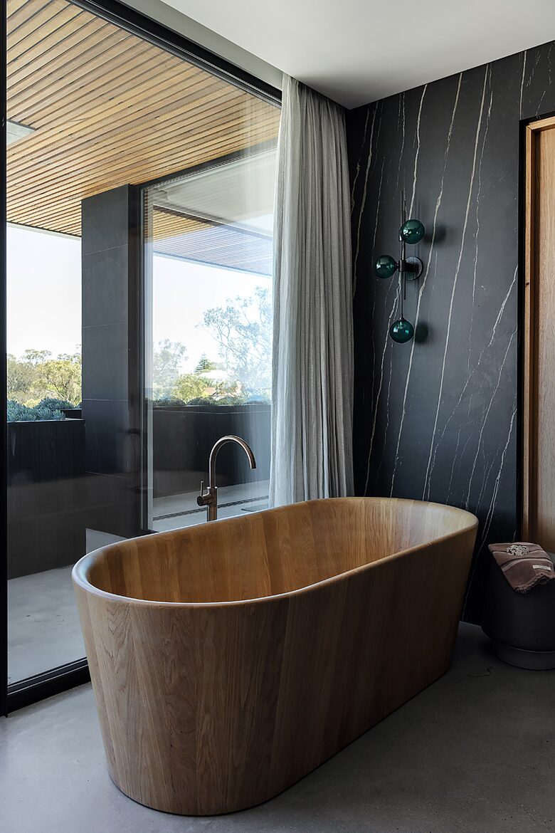 Concrete House in City Beach - Perth, Australia