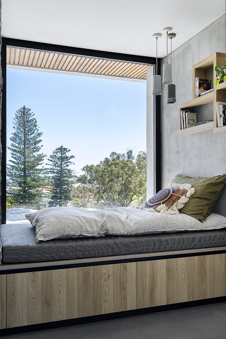 Concrete House in City Beach - Perth, Australia
