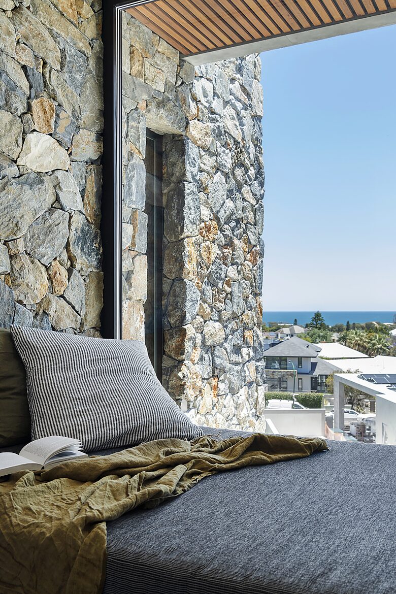 Concrete House in City Beach - Perth, Australia