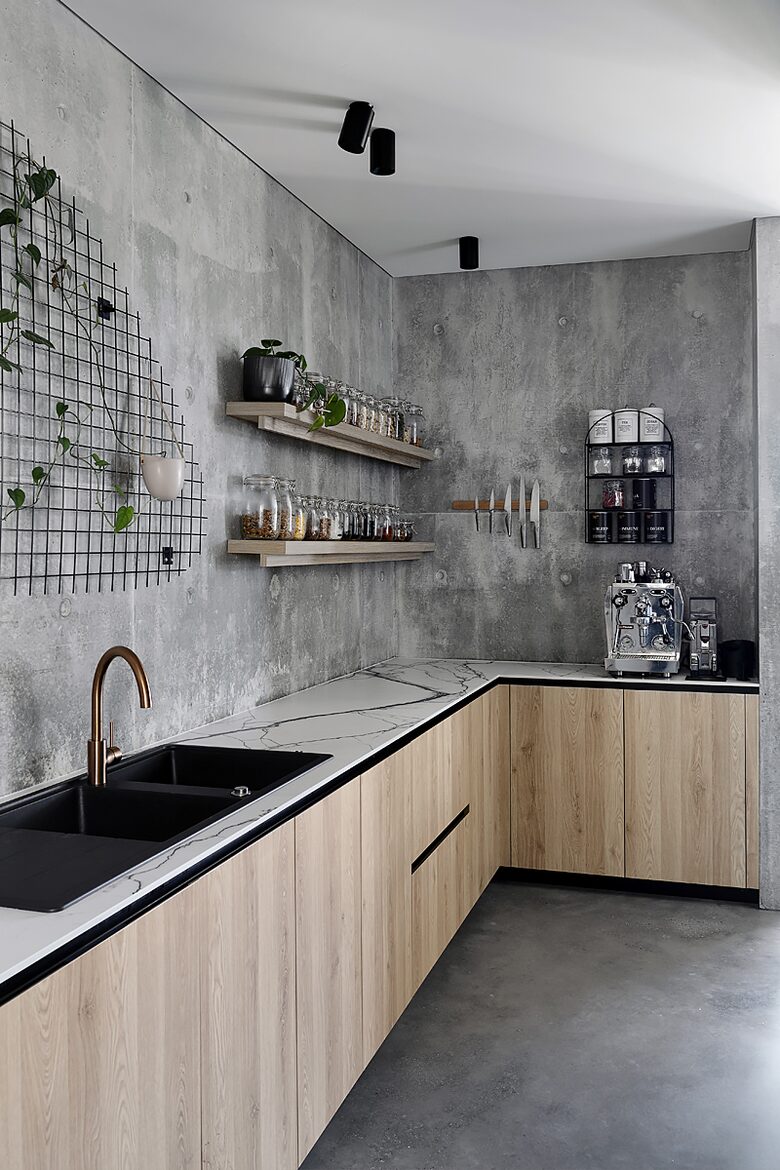 Concrete House in City Beach - Perth, Australia
