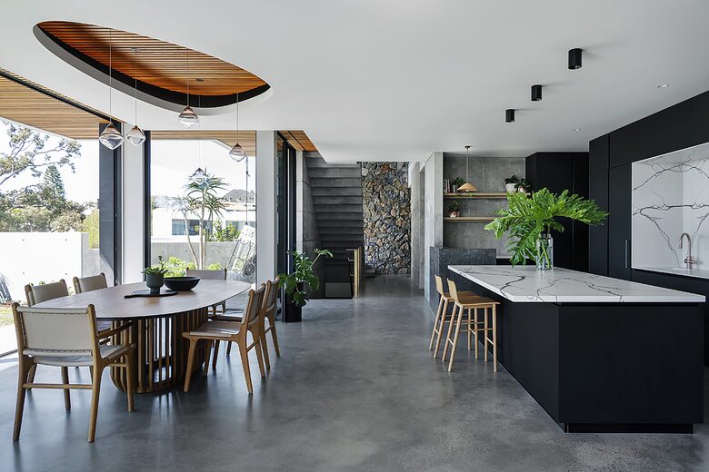 Concrete House in City Beach - Perth, Australia