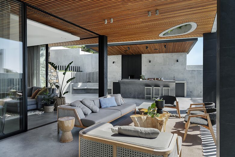 Concrete House in City Beach - Perth, Australia