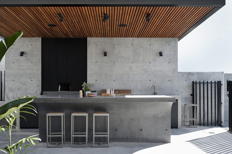 Concrete House in City Beach - Perth, Australia