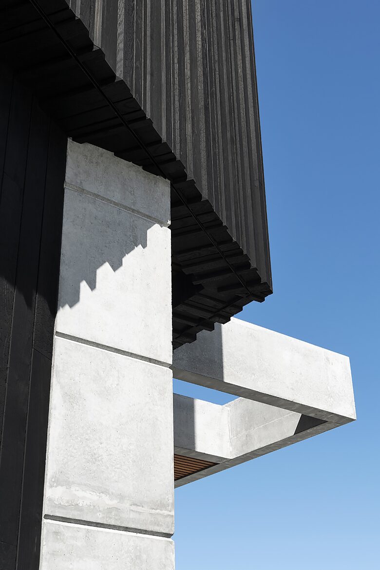 Concrete House in City Beach - Perth, Australia