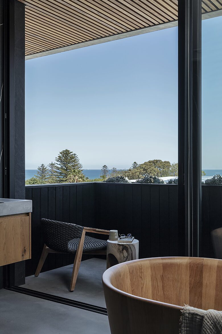 Concrete House in City Beach - Perth, Australia