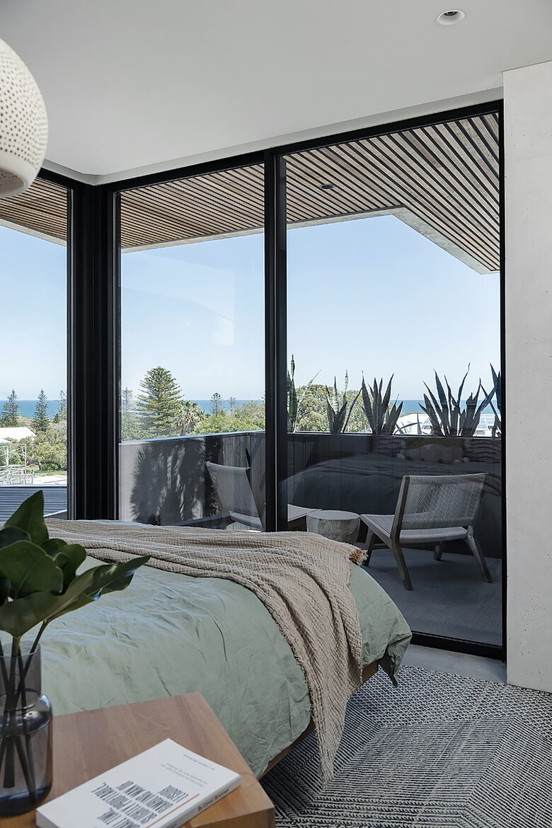 Concrete House in City Beach - Perth, Australia