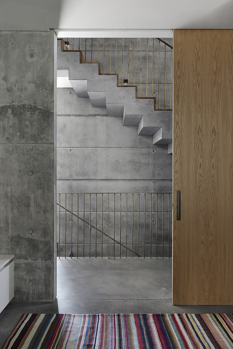 Concrete House in City Beach - Perth, Australia