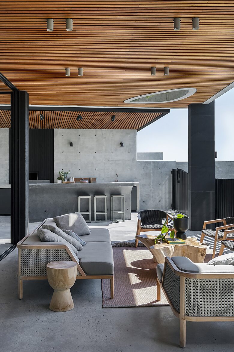 Concrete House in City Beach - Perth, Australia