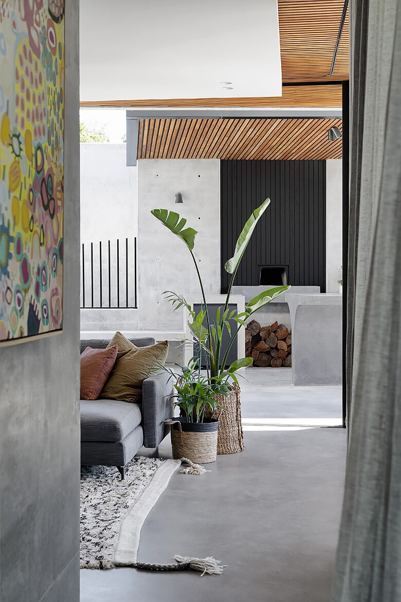Concrete House in City Beach - Perth, Australia