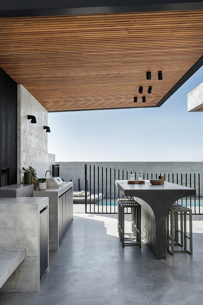 Concrete House in City Beach - Perth, Australia