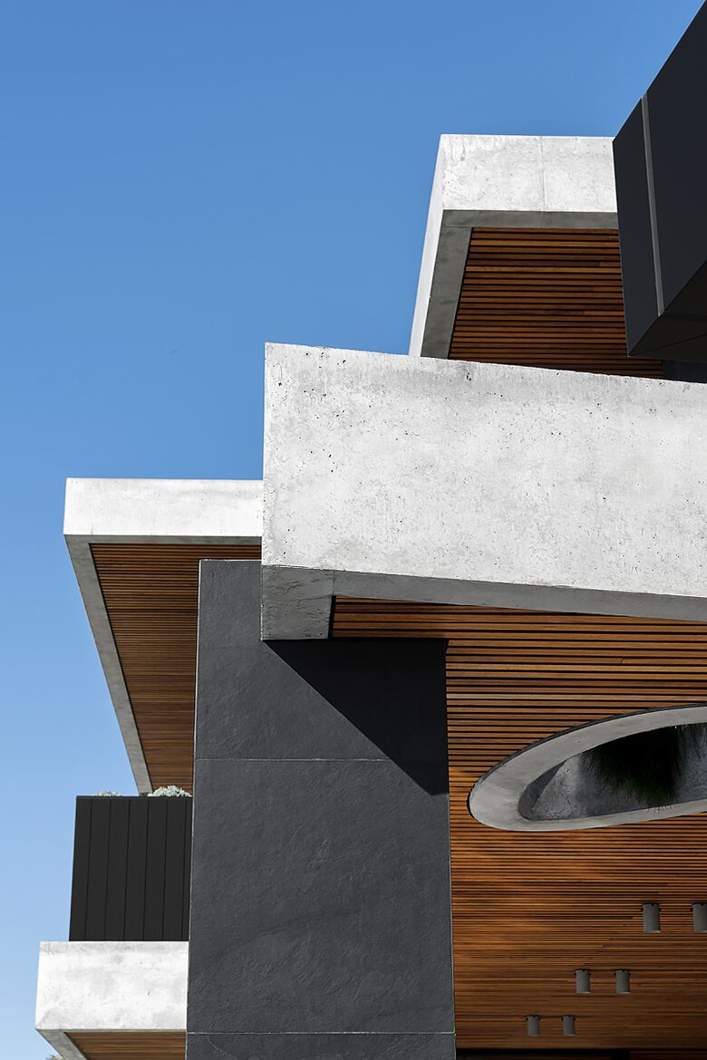 Concrete House in City Beach - Perth, Australia