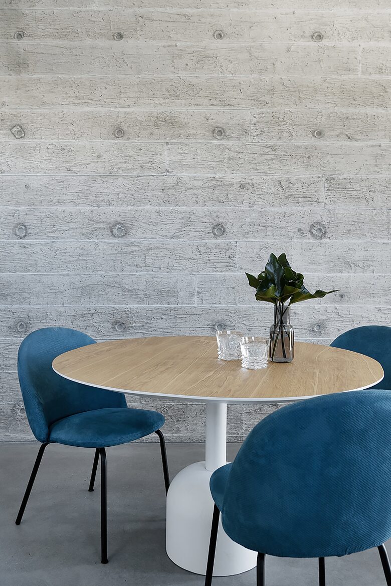 Concrete House in City Beach - Perth, Australia