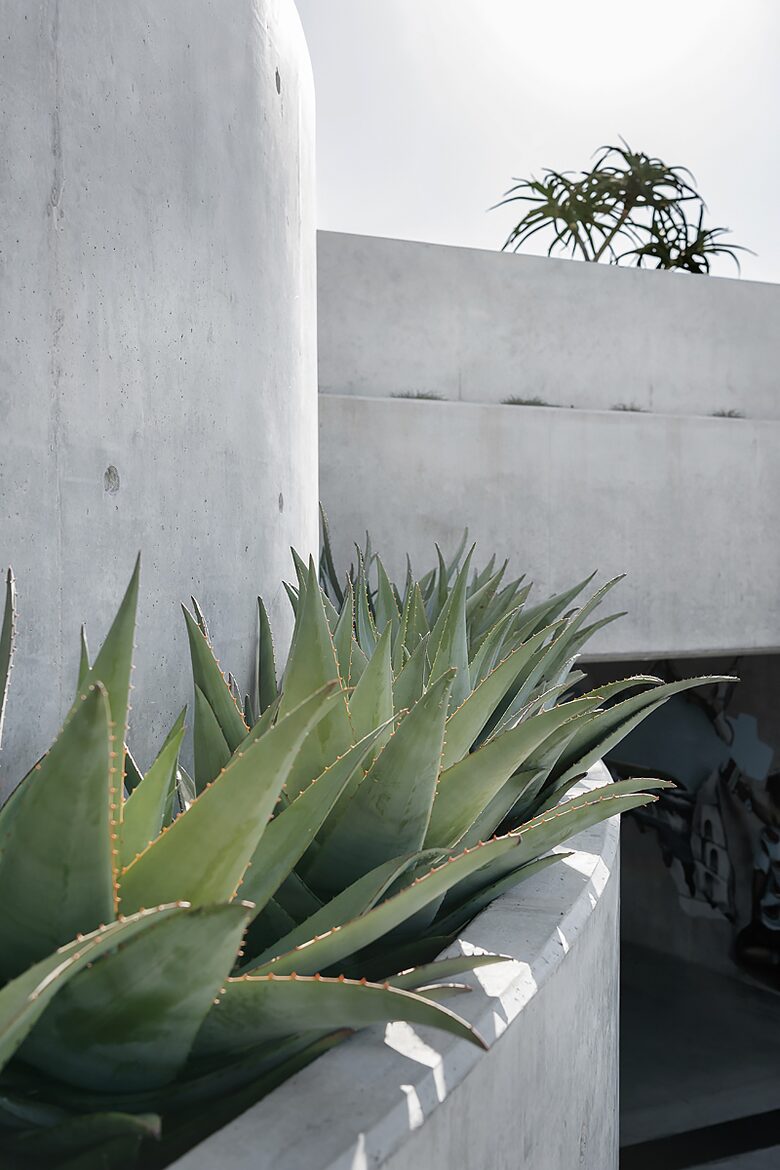 Concrete House in City Beach - Perth, Australia