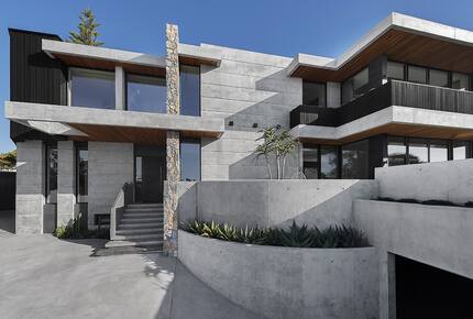 Concrete House in City Beach - Perth, Australia