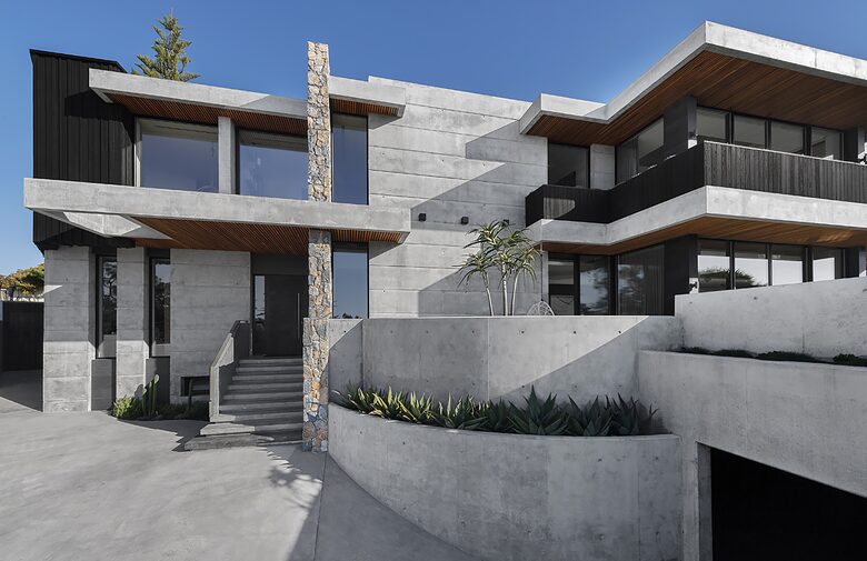 Concrete House in City Beach - Perth, Australia