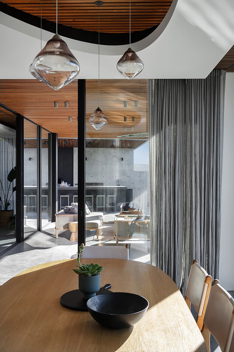 Concrete House in City Beach - Perth, Australia