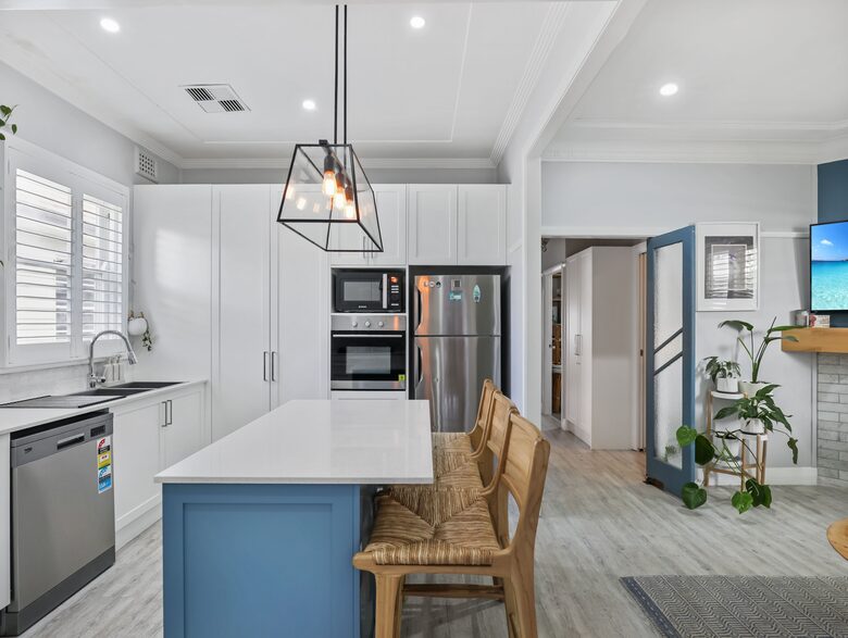 Newcastle Living from a Stylish Mayfield Home - Mayfield, Australia