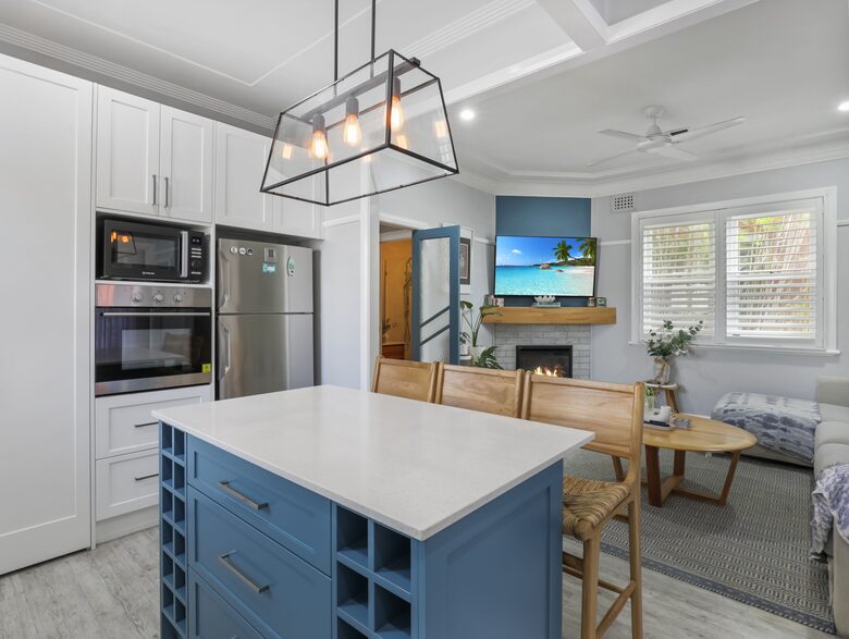 Newcastle Living from a Stylish Mayfield Home - Mayfield, Australia