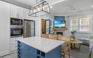 Newcastle Living from a Stylish Mayfield Home - Mayfield, Australia