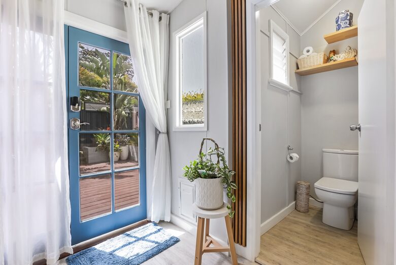 Newcastle Living from a Stylish Mayfield Home - Mayfield, Australia