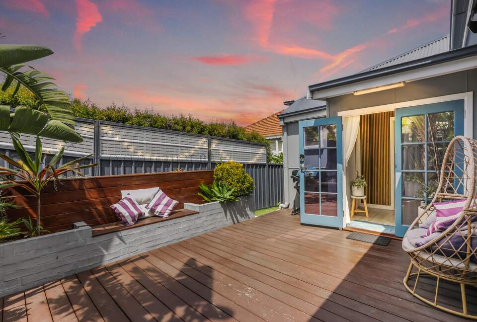 Newcastle Living from a Stylish Mayfield Home - Mayfield, Australia