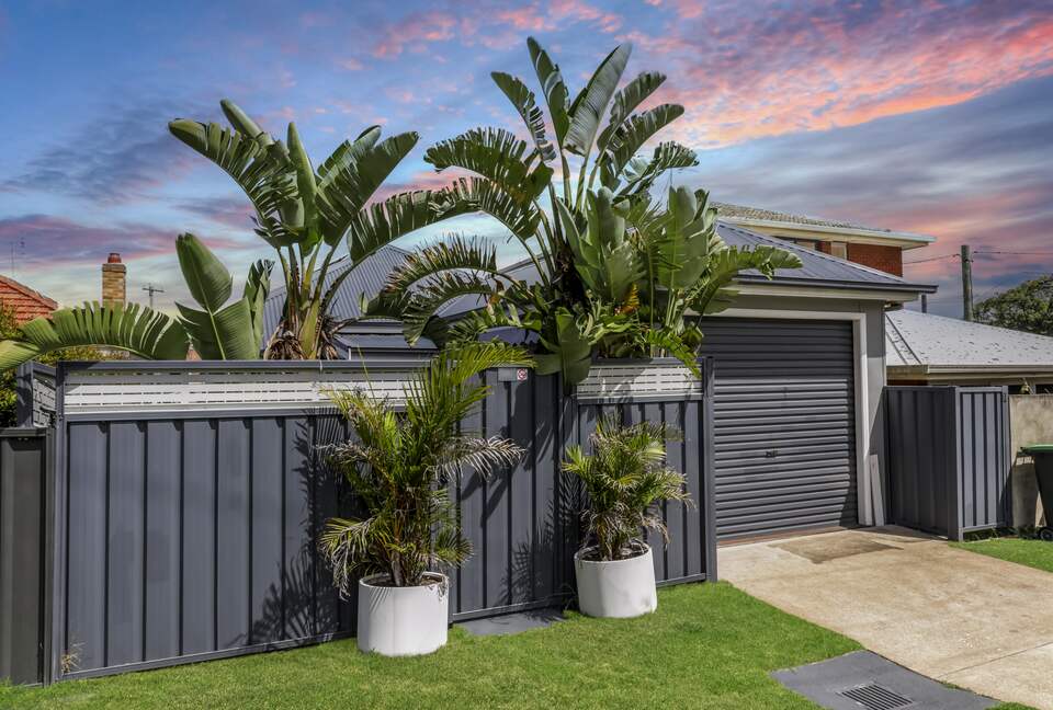 Newcastle Living from a Stylish Mayfield Home - Mayfield, Australia