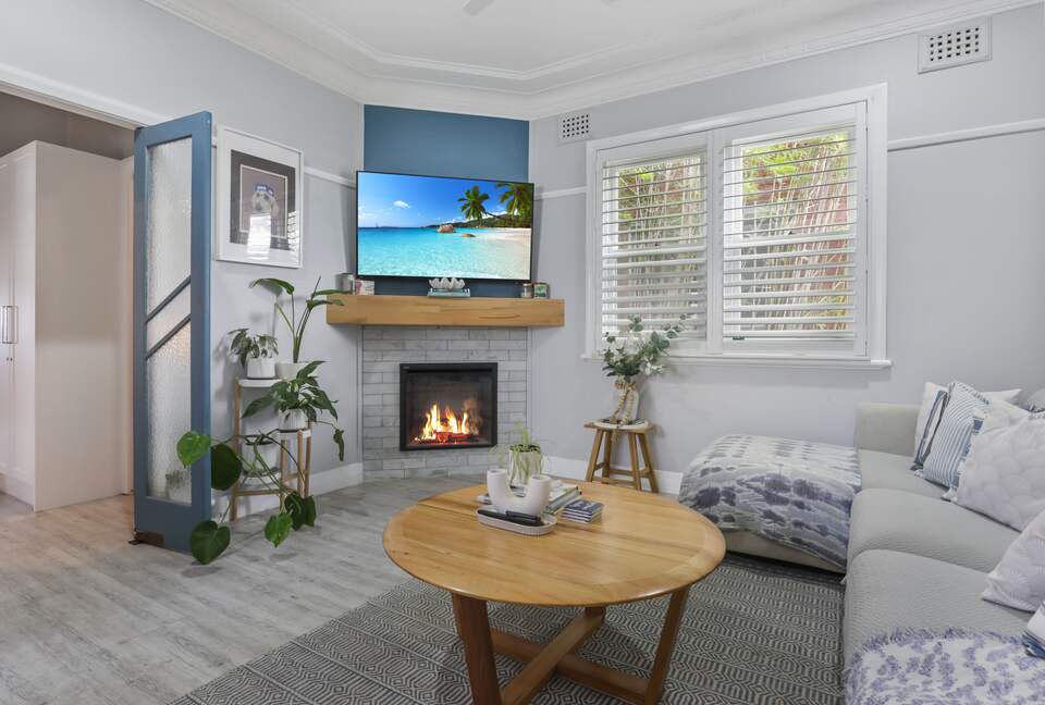 Newcastle Living from a Stylish Mayfield Home - Mayfield, Australia