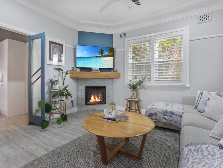 Newcastle Living from a Stylish Mayfield Home - Mayfield, Australia