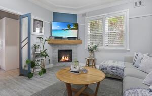 Newcastle Living from a Stylish Mayfield Home - Mayfield, Australia