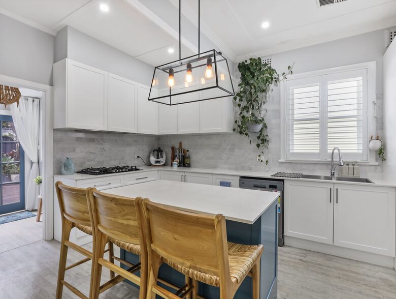 Newcastle Living from a Stylish Mayfield Home - Mayfield, Australia